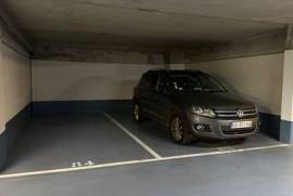 Rare : Place de Clichy Parking intérieur 16 m2