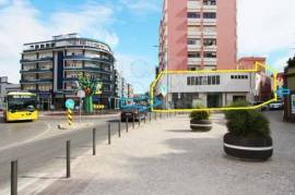 Space with 2460m2 for commerce and services in the centre of Setúbal