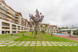 2-beds in a gated community, in the center of Cascais