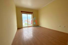 2 Bedroom Apartment Entroncamento