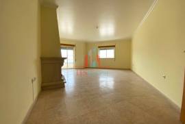 2 Bedroom Apartment Entroncamento