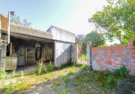 Village House with Well in 480 m2 of Land.