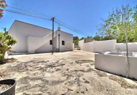 Fully renovated 3 bedroom detached single storey villa in Varjota Boliqueime Algarve