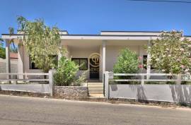 Fully renovated 3 bedroom detached single storey villa in Varjota Boliqueime Algarve