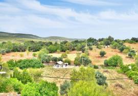 3+1 bedroom villa with independent garage and plot of land with 260m2 located in Benafim Pequeno, Municipality of Loulé