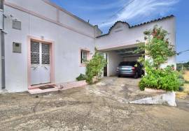 3+1 bedroom villa with independent garage and plot of land with 260m2 located in Benafim Pequeno, Municipality of Loulé