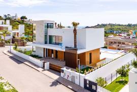 Luxurious detached 4 bedroom villa located in the Marina of Albufeira.