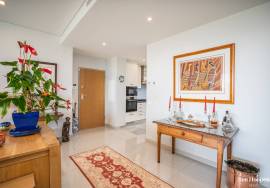 Luxury Seaside Living: Modern 2+1 Bedroom Apartment in Porto de Mos, Lagos