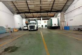 Open-plan warehouse for rent