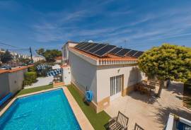 Privileged investment: High standing villa just 800m from the coast in Torrevieja