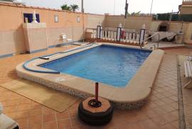 Great opportunity! Plot 450 m2 with swimming pool! Detached house with 4 winds in Torrevieja!