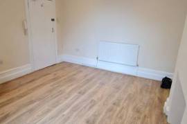 Studio to rent Sumatra Road, London NW6