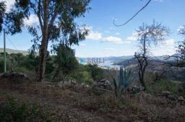 Luras, alta Gallura, terreno con rustici e vista sul lago Liscia