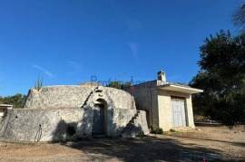 Trulli with lamia for sale to be renovated