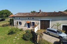 €129000 - Charming 3 Bedroom Stone House & Gardens In A Quiet Hamlet Close To Champagne Mouton