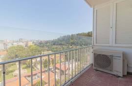 2 bedroom apartment in São Domingos de Benfica, with Parking, near Califa