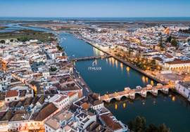 Amazing 2nd floor,  3 bedroom, 3 bathroom apartment in the bustling city of Tavira.