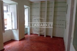 2 bedroom apartment from BANCA on the ground floor of a building located in Bairro Alto