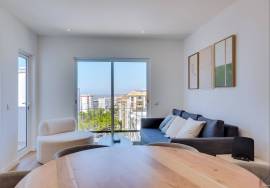 Luxurious 2 bedroom penthouse with sea view, in Quarteira