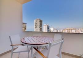 Luxurious 2 bedroom penthouse with sea view, in Quarteira