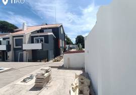 Villa T5 under renovation in Marisol