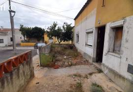 Refurbished 2 bedroom villa near Alegro Setubal Shopping Center