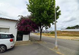 Refurbished 2 bedroom villa near Alegro Setubal Shopping Center