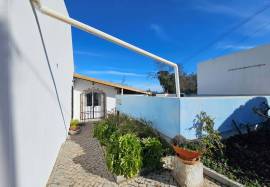 Typical Algarve house with 4 bedrooms and swimming pool