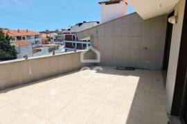 4 bedroom duplex apartment on the beach in Leça da Palmeira.