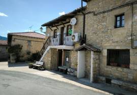 Restaurant, agrotourism and private house for sale in Lalastra Álava