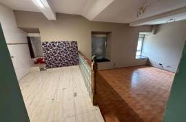 Apartment for sale to renovate in Calle Iberia, Sestao