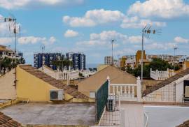 Villa for sale! Discover your coastal retreat in Torrevieja.