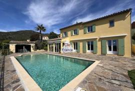 Detached Villa With Pool and Panoramic View