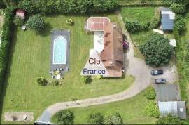 Detached Country House with Swimming Pool