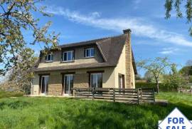 Detached House with Garden