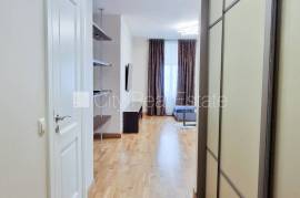 Apartment for rent in Riga, 175.00m2
