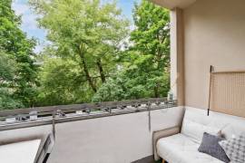 Ready to move in 2-room with sunlit balcony in Brusseler Kiez