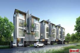 Secure Estate of Luxury Town Homes in Construction at Sukumvit 101, Phunnawithee