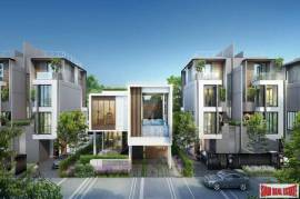 Secure Estate of Luxury Town Homes in Construction at Sukumvit 101, Phunnawithee