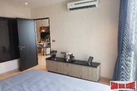 Sky Walk Condo - Contemporary One Bedroom with City Views in Phra Khanong
