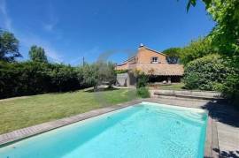 Villa with swimming pool, outbuildings and gite