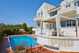 Villa for sale in Lagonisi