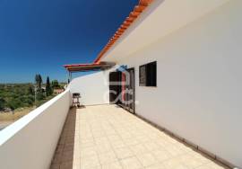 2 bedroom apartment with private terrace and views over the mountains and the sea in Porches!