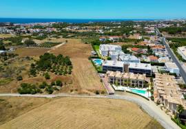 Land with approved project for the construction of 5 villas with swimming pools and gardens - Albufeira