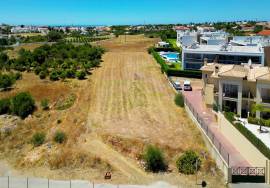 Land with approved project for the construction of 5 villas with swimming pools and gardens - Albufeira