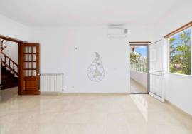 4 bedroom duplex apartment with pool and garage for sale in Portimão