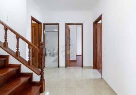 4 bedroom duplex apartment with pool and garage for sale in Portimão