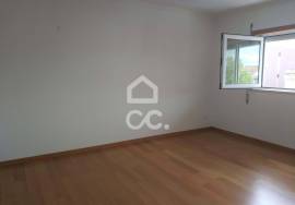 2 bedroom apartment with private parking in Celas