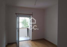 2 bedroom apartment with private parking in Celas