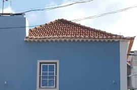 Building with 2 apartments for Sale in Setúbal